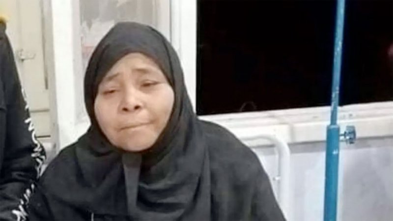 "طلعني يا ولدي".. صرخة مسنة طردها ابنها فكادت تلقى حتفها بحادث قطاري مصر