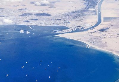 ليست الرياح.. سبب "مفاجئ" وراء جنوح سفينة قناة السويس