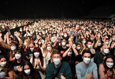 أخيرا.. حفل "ينسف" التباعد الاجتماعي في أوروبا