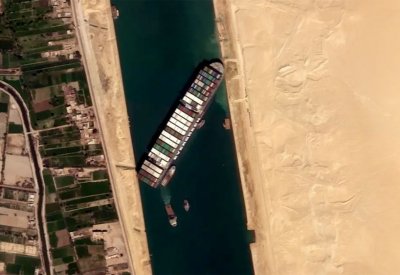 سفينة السويس العالقة..سرعة فائقة وصور جوية تظهر تعويمها