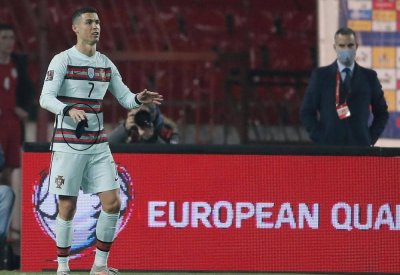 رونالدو يكشف سبب فعلته: "لقد عاقبوا بلدا بأكمله"