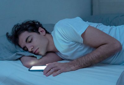 اهمية ترك هاتفك خارج غرفة النوم
