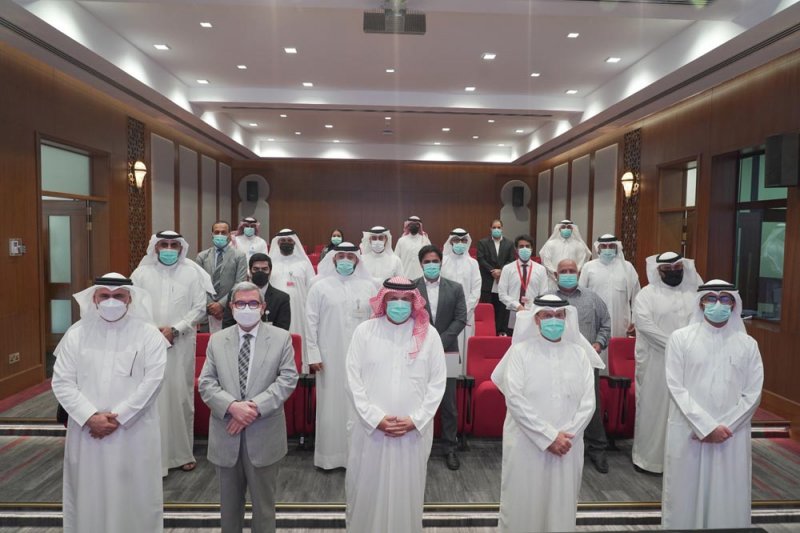 بالصور: الأمين العام لمجلس النواب يكرم اصحاب الخدمات الطويلة من الموظفين