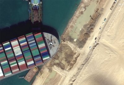 خبير: شركة التأمين ستتحمل نتائج جنوح "إيفر غيفن" في حال وجدت تغطية