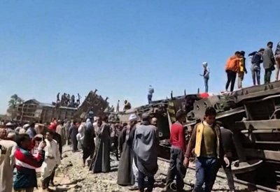 كارثة قطاري سوهاج.. النائب العام يأمر بحبس 8 أشخاص