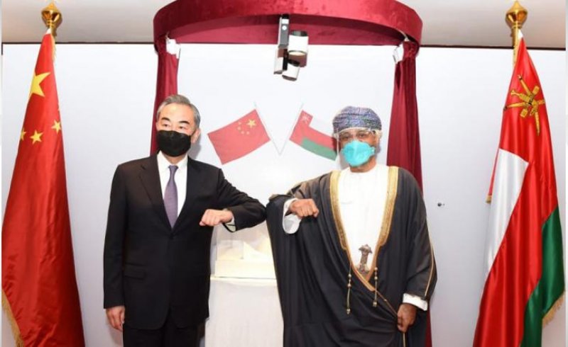 وزير الخارجية العماني يعقد جلسة مباحثات مع نظيره الصيني