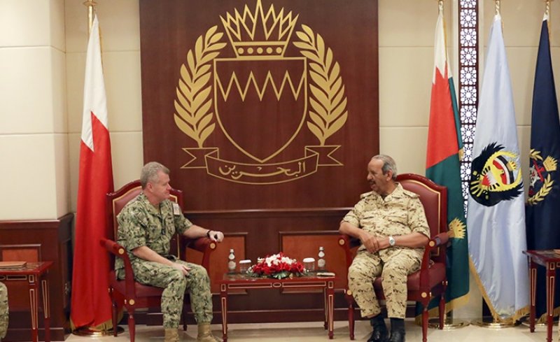 القائد العام لقوة دفاع البحرين يستقبل قائد الأسطول الخامس بمناسبة انتهاء فترة عمله