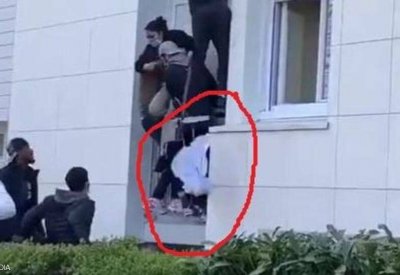 بالفيديو: أنقذوا الوالدين من الحريق ورموا الرضيع
