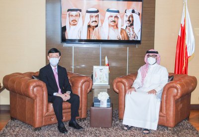وزير الشباب والرياضة يستقبل السفير الياباني بمناسبة انتهاء فترة عمله