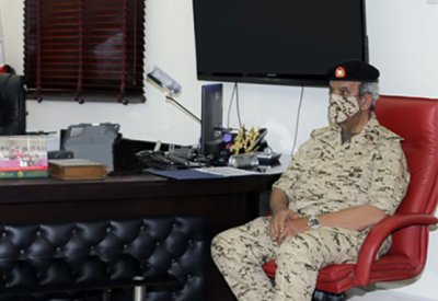القائد العام لقوة دفاع البحرين يتفقد إحدى وحدات قوة دفاع البحرين