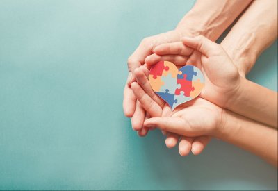 متخصصون في طيف التوحد: حرص متواصل على دعم واحتواء الأطفال وأسرهم