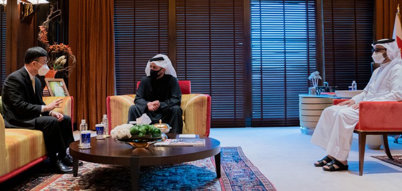 خالد بن حمد يستقبل السفير الياباني بمناسبة انتهاء فترة عمله