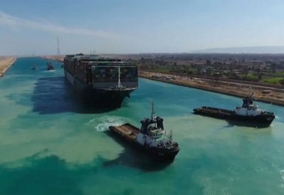 مالك الناقلة "إيفر غيفن" يرفع دعوى ضد مشغلها لجنوحها في السويس