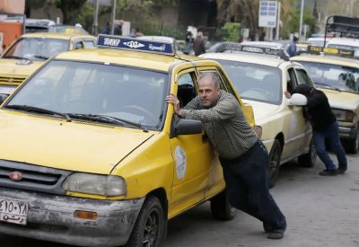 وسط عجز المواطن.. أزمة الوقود تشل الحركة في دمشق