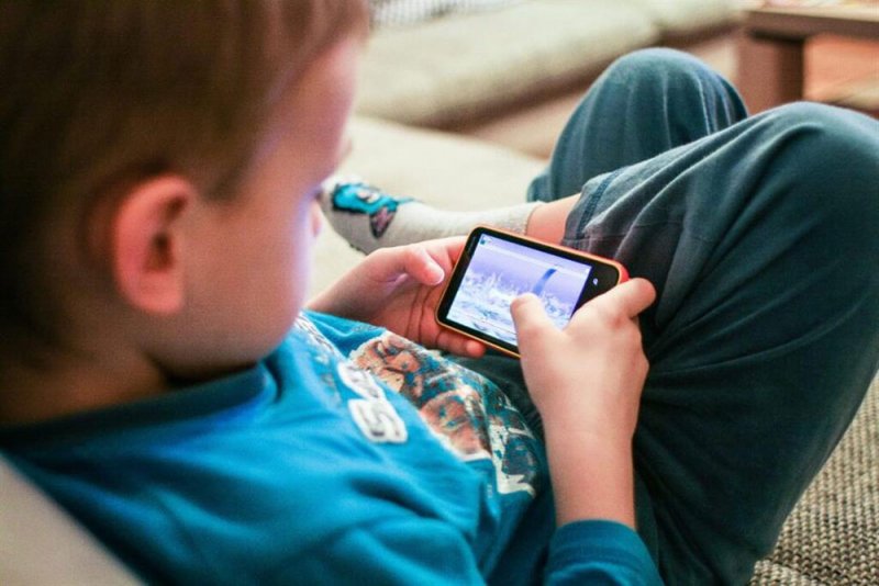 هل تسبب ألعاب الموبايل إصابة الأطفال بالصرع؟