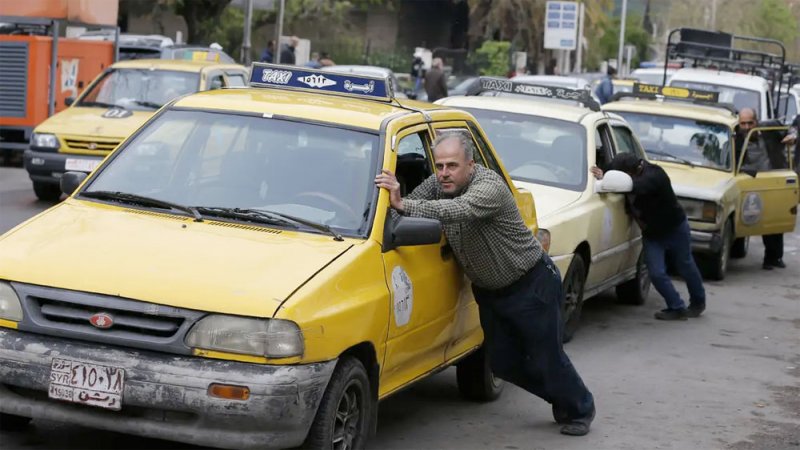وسط عجز المواطن.. أزمة الوقود تشل الحركة في دمشق