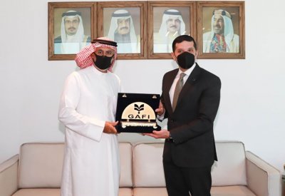 وزير الصناعة يبحث مع الرئيس التنفيذي للهيئة العامة للاستثمار والمناطق الحرة بمصر العلاقات الاقتصادية