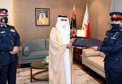 وزير الداخلية يستقبل أحد منتسبي الوزارة بمناسبة حصوله على درجة الماجستير‎