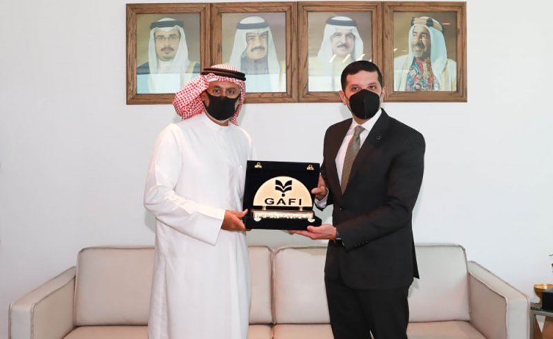 وزير الصناعة يبحث مع الرئيس التنفيذي للهيئة العامة للاستثمار والمناطق الحرة بمصر العلاقات الاقتصادية