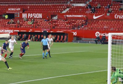 إشبيلية يشعل الكلاسيكو بإسقاط أتلتيكو مدريد
