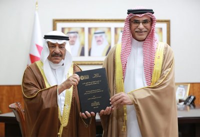 رئيس مجلس الشورى يؤكد أهمية الاستفادة من الدراسات والبحوث القانونية في مجالات التشريع