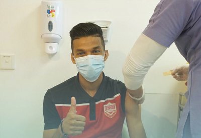 بالصور.. لاعبو منتخب البحرين يتلقون تطعيم فيروس كورونا