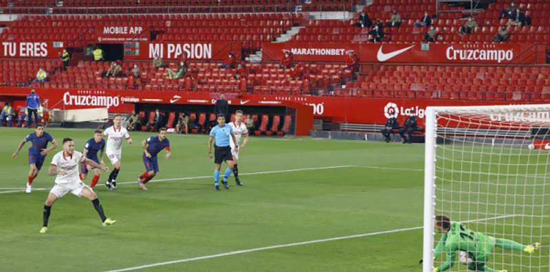 إشبيلية يشعل الكلاسيكو بإسقاط أتلتيكو مدريد