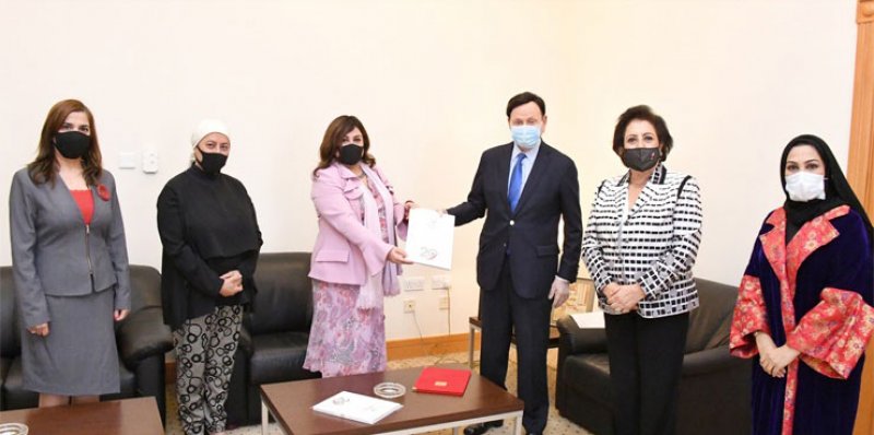 مستشار جلالة الملك للشؤون الاقتصادية يستقبل مجلس إدارة جمعية سيدات الأعمال البحرينية