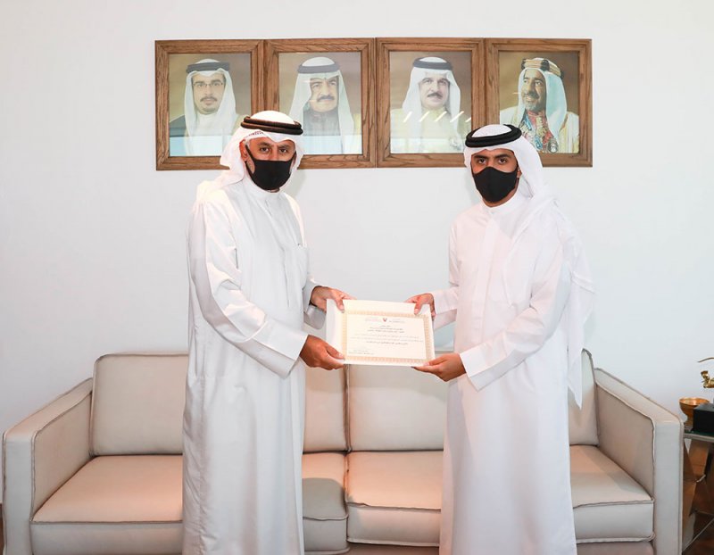 وزير الصناعة يستقبل ناصر الفضالة بمناسبة تقديمه اقتراح للوزارة بالنظام الوطني للمقترحات والشكاوى "تواصل"