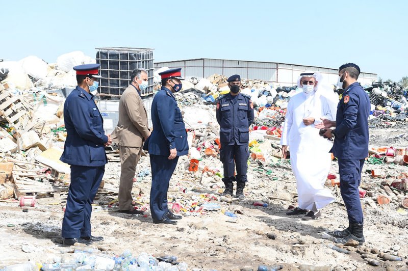 محافظ الشمالية يتفقد آثار الحريق الذي اندلع بمستودع لإعادة تدوير المخلفات في مزرعة بقرية بوري