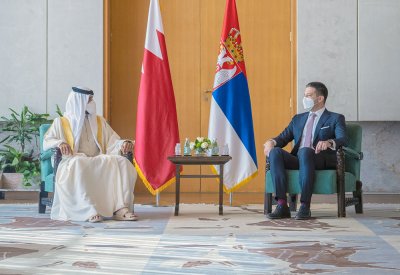 ناصر بن حمد: حريصون على تبادل الخبرات والتجارب الشبابية والرياضية مع صربيا