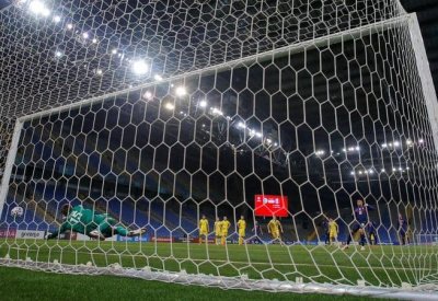 ديمبلي يضع برشلونة على بعد نقطة واحدة من أتليتيكو