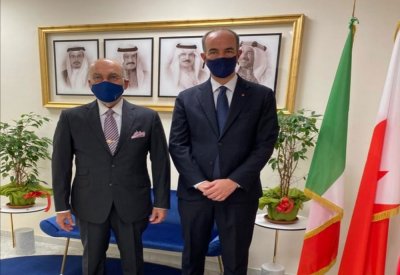 سفير البحرين لدى الجمهورية الإيطالية يجتمع بالبروفيسور أليساندرو ساجيورو من جامعة سابينزا الإيطالية