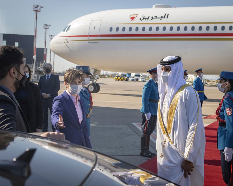 ناصر بن حمد ينقل تحيات وتقدير جلالة الملك وولي العهد رئيس مجلس الوزراء إلى رئيس جمهورية صربيا الصديقة
