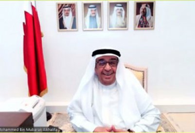 سمو الشيخ محمد بن مبارك يهنئ إيان ليندسي بمناسبة تعيينه مستشاراً لمجلس التنمية الاقتصادية