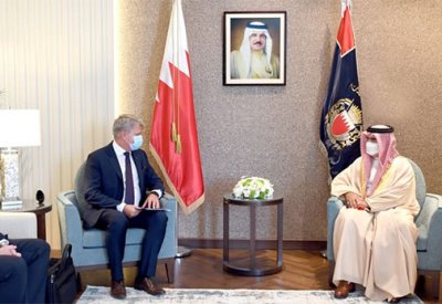 معالي وزير الداخلية يبحث التعاون والتنسيق الأمني مع سفير استونيا المعتمد لدى البحرين