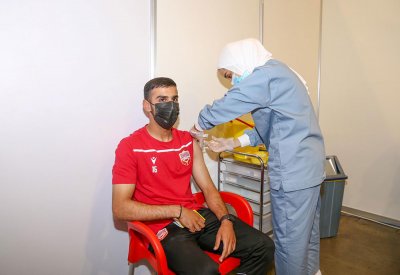 بالصور: لاعبو المنتخب الأولمبي يتلقون تطعيم فيروس كورونا