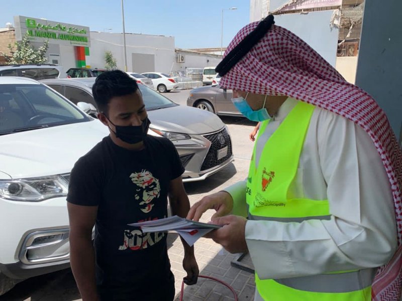 البلدية الشمالية تنفذ حملة توعية في سلماباد الصناعية بشأن قانون النظافة والمركبات المهملة