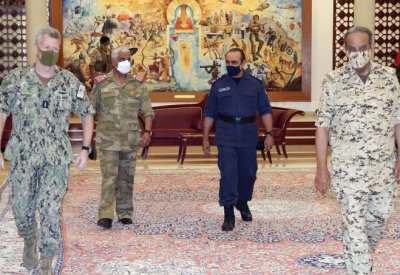 القائد العام لقوة دفاع البحرين يشيد بالعلاقات الاستراتيجية بين مملكة البحرين والولايات المتحدة