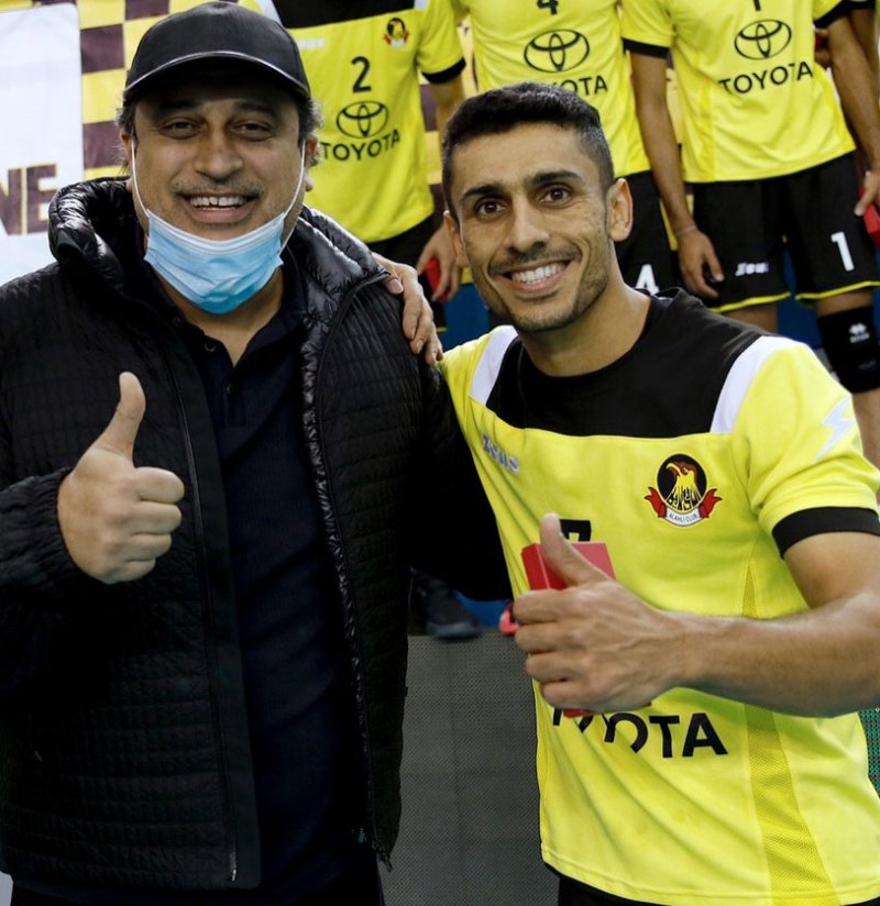 علي حبيب يودع طائرة الأهلي