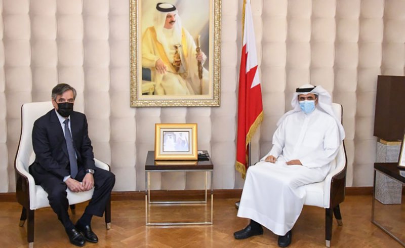 وزير الإعلام يستقبل رئيس الوزراء الفرنسي السابق ويشيد بالتعاون بين البلدين في المجال الإعلامي