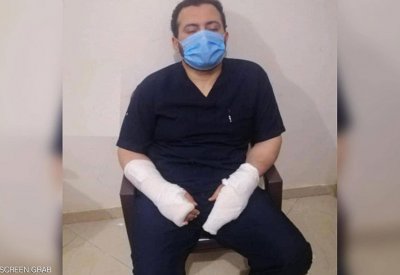 طبيب "مكسور اليدين" يحكي واقعة تتكرر بمستشفيات مصر