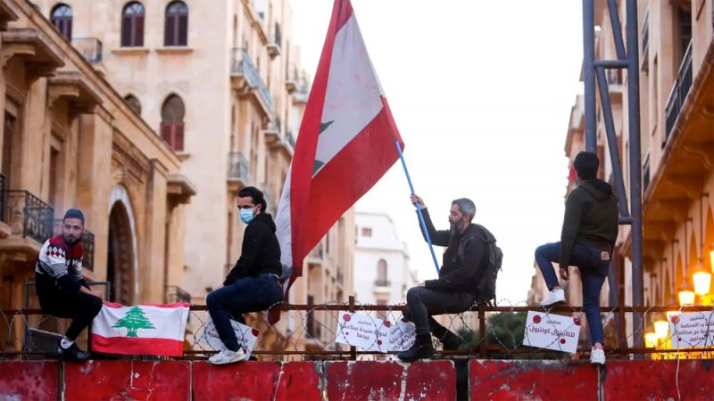 على خطى فنزويلا.. لبنان في طريق العزلة عن النظام المالي العالمي