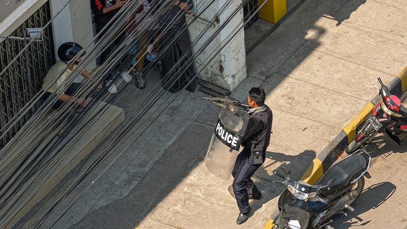 جماعات عرقية مسلحة تقتل 10 شرطيين في ميانمار