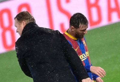"الغاضب" كومان: الحكم حرم برشلونة من ركلة جزاء
