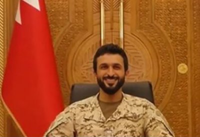 في رحلة الوصول إلى قمة جبال إفرست.. ناصر بن حمد يجري اتصالا مرئياً مع أفراد الحرس الملكي