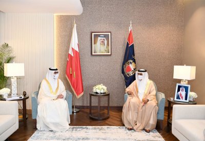 وزير الداخلية يبحث برامج التعاون الأمني خلال استقباله سفير البحرين لدى الولايات المتحدة