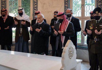 الأمير حمزة يظهر رفقة العاهل الأردني