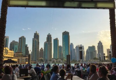 دبي تسمح للمطاعم بتقديم الطعام خلال نهار رمضان دون تغطية الواجهات