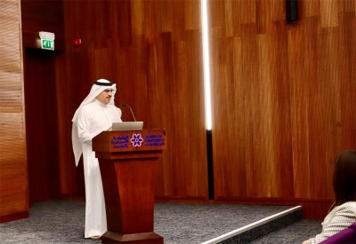 سفير البحرين لدى الولايات المتحدة يزور الجامعة الأمريكية في البحرين